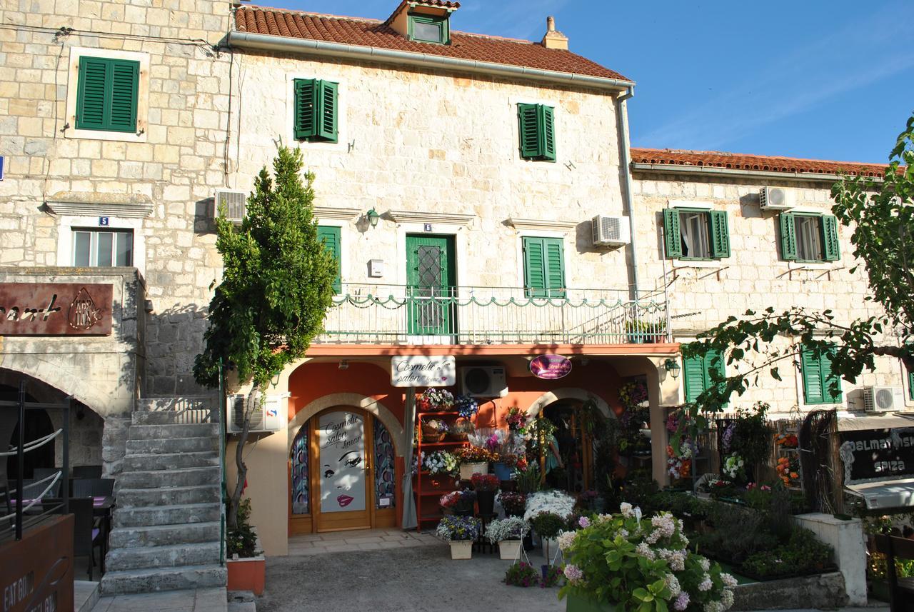 Apartment On The Square Makarska Eksteriør billede