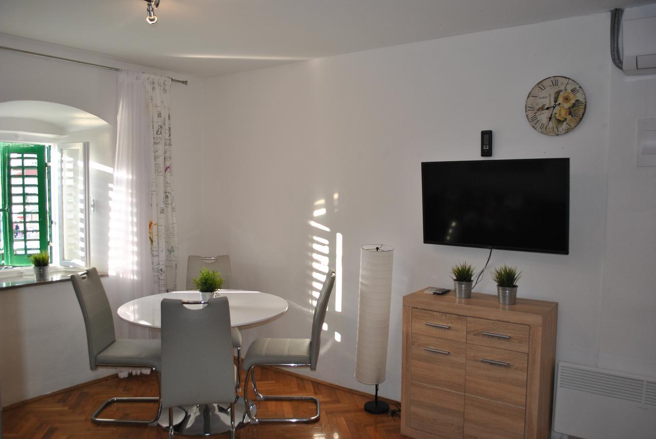 Apartment On The Square Makarska Eksteriør billede